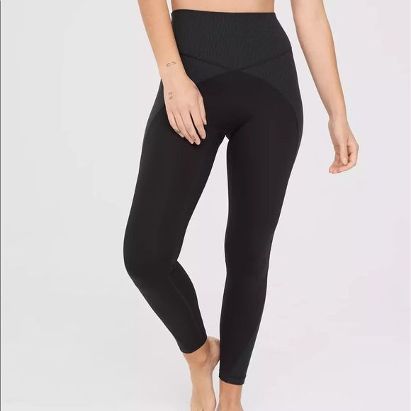 aerie Pants - OFFLINE Goals High Waisted Ribbed Legging. SIZE MEDIUM. EUC. BLACK